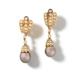 Paire de clips d'oreille perles de culture et diamants | Pair of cultured pearl and diamond ear clips