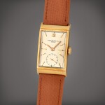 A yellow gold wristwatch | Circa 1943