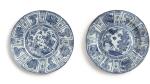 Two blue and white 'bird and flower' Kraak chargers, Ming dynasty, Wanli period | 明萬曆 克拉克瓷青花花鳥紋大盤一組兩件