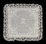 Handkerchief with the monogram of the Empress Maria Louise, Duchess of Parma, early 19th century | Fin mouchoir au chiffre de l'Impératrice Marie Louise, Duchesse de Parme, début du XIXe siècle