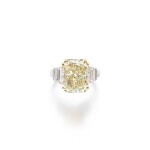 Fancy light yellow diamond ring | 格拉夫 | 淡彩黃色鑽石戒指