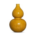 An incised yellow-glazed ‘floral’ double-gourd vase, 19th / 20th century | 十九 / 二十世紀 黃釉暗刻花卉紋葫蘆瓶
