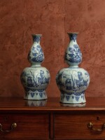 A pair of Delft faïence baluster vases, circa 1700 | Paire de vases balustre en faïence de Delft, vers 1700