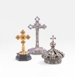 A silver with semi-precious stones cross, late 19th century | 	Croix en argent et incrustation de pierres semi-précieuses, fin XIXème siècle
