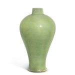 An exceptional and large longquan celadon meiping Ming dynasty, Yongle period | 明永樂 龍泉青釉梅瓶