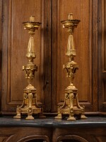 A pair of Piedmontese carved two-tone giltwood candlesticks, circa 1780, in the manner of Bonzanigo | Paire de grands flambeaux en bois doré, à la manière de Bonzanigo, travail piémontais, vers 1780 