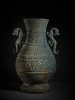 An exceptional and rare archaic bronze wine vessel (Hu), Eastern Zhou dynasty, Spring and Autumn period | 東周 春秋 青銅交龍紋壺