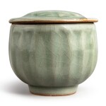 A 'Longquan' celadon-glazed 'lotus' bowl and cover, Southern Song dynasty | 南宋 龍泉窰青釉蓮瓣蓋盌