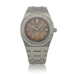 'B-Series' Royal Oak, Ref. 5402, Stainless steel wristwatch with date, bracelet and 'tropical' dial Circa 1976 | 愛彼 | 5402型號「'B-Series' Royal Oak」精鋼鍊帶腕錶備日期顯示及熱帶錶盤，約1976年製