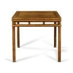 A 'huali' wood square table (Fangzhuo), Qing dynasty, 19th century | 清十九世紀 花梨木裹腿直棖圓包圓方桌