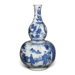 A BLUE AND WHITE 'FIGURAL' DOUBLE-GOURD VASE, MING DYNASTY, CHONGZHEN PERIOD