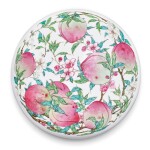 A superbly enamelled and possibly unique famille-rose 'peach' box and cover, Mark and period of Yongzheng | 清雍正 粉彩蟠桃獻壽圖圓蓋盒 《大清雍正年製》款