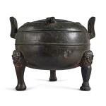 A massive archaic bronze ritual food vessel and cover (Ding), Early Warring States period | 戰國初 青銅龍紋大鼎