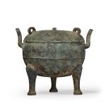 An archaic bronze tripod vessel and cover (Ding), Eastern Zhou dynasty, early Warring States period | 東周 戰國初 青銅魚紋鼎
