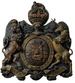 A CARVED PARCEL-GILT AND POLYCHROME ROYAL COAT-OF-ARMS OF HM KING GEORGE III, ENGLISH, CIRCA 1801-1816